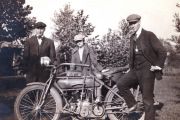 Depicted in this family photo with Flying Merkel are, Earl Lord (left) and his wife Ivy (Chaplin) Lord (centre), grandparents of Robert Lord, owner of this photo. The name of the gentleman on the right is not known. Apart from the perfect setting for a family picture, the Flying Merkel motorcycle as depicted here is probably from 1916. The front fender skirts were introduce that year. This will have been the last year of motorcycle production. By courtesy of Robert Lord, Reading, PA.
